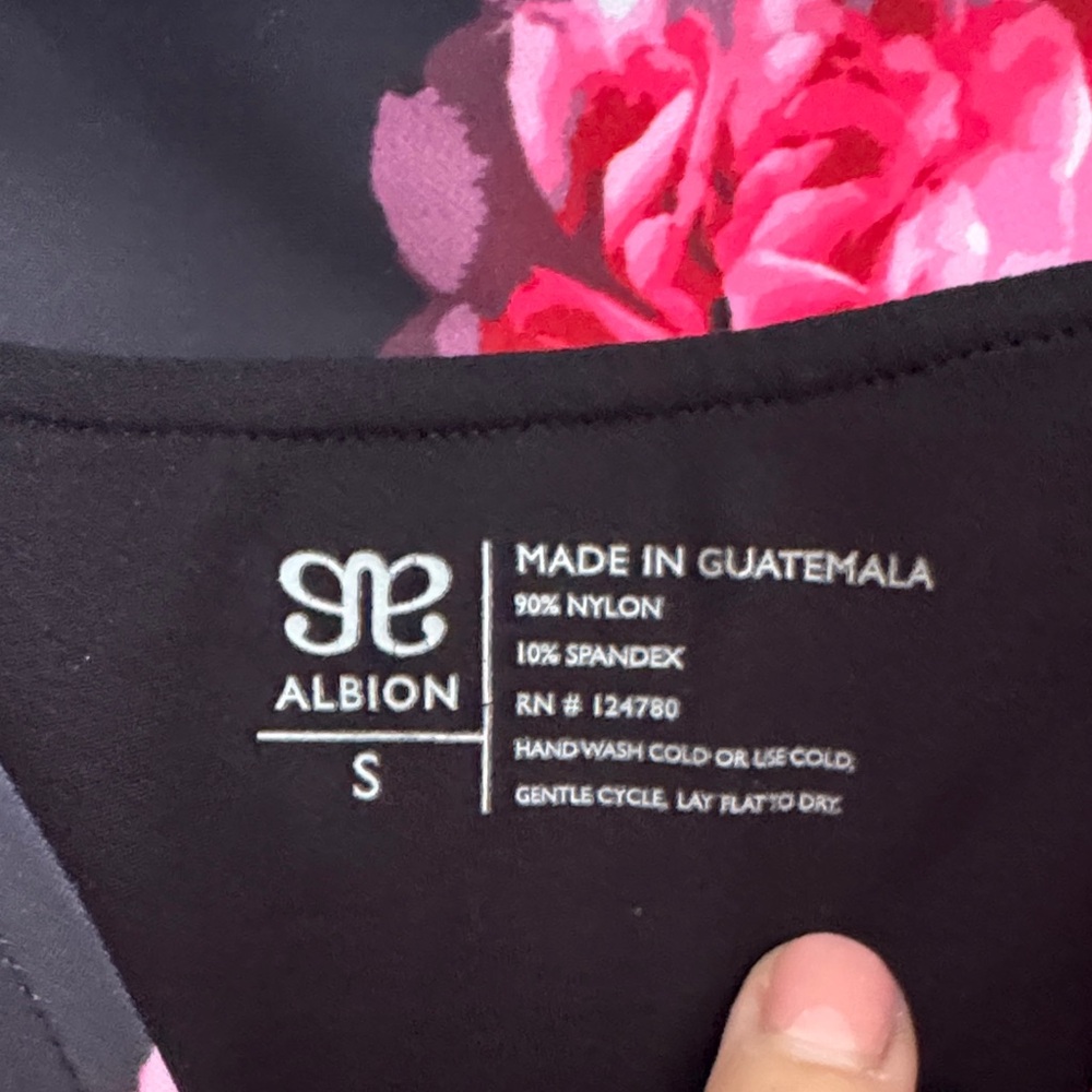 Floral Elegance Pink and Black Crop Top - Picture 2 of 6